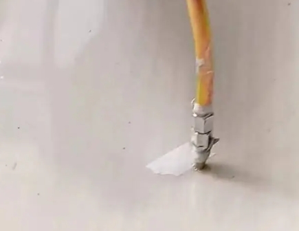 安陆瓷砖空鼓维修公司专业解答在瓷砖铺贴过程中，如果使用的砂料过粗（如全部使用了粗砂），可能会导致以下问题
