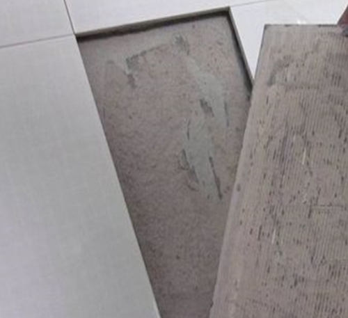 安陆瓷砖空鼓维修公司分享瓷砖铺贴时如果打浆（即涂抹在瓷砖背面和基层上的砂浆或瓷砖胶）过少，会带来以下问题